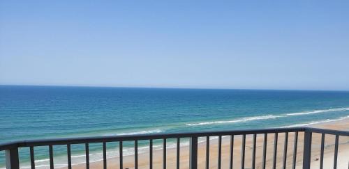 Daytona Beach Shores Casa | The Shores Club 1105