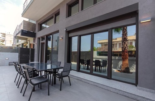 Kato Galatas Casa | The Siada Beachside Maisonette