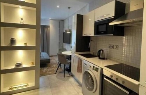 East Legon Apartamento | The Signature Hotel queen studio with balcony #7