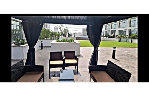 East Legon Apartamento | The Signature Hotel queen studio with balcony #7