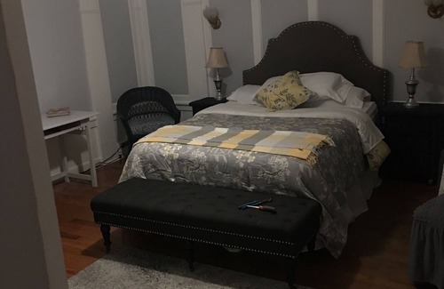 Randolph Casa | The Silas Alden House - Federal Colonial home 20 mins from Boston