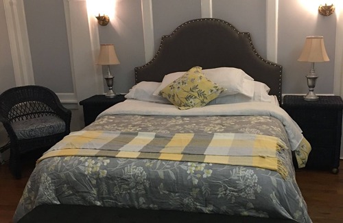 Randolph Casa | The Silas Alden House - Federal Colonial home 20 mins from Boston