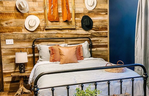 Lynchburg Otro | The Silos at Promise Manor "Duke". Farm stay mins from historic Lynchburg, TN.