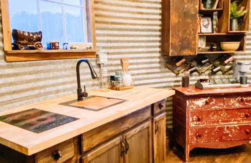 Lynchburg Otro | The Silos at Promise Manor "Duke". Farm stay mins from historic Lynchburg, TN.
