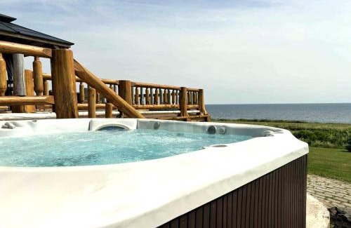 Caplan Casa | The Simeon - Upscale Bay Views by Doorbed