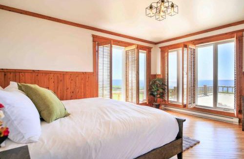 Caplan Casa | The Simeon - Upscale Bay Views by Doorbed