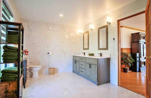 Caplan Casa | The Simeon - Upscale Bay Views by Doorbed