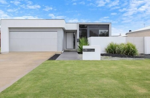 Mulwala Casa | The Sinatra Couples Retreat