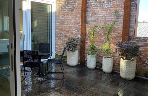 Downtown Asheville Apartamento | The Sinclair: 301: Modern Urban Luxe: una nueva residencia contemporánea de calidad