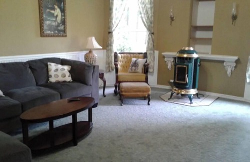 Clinton Otro | The Sirens Hideaway a charming Victorian Farmhouse