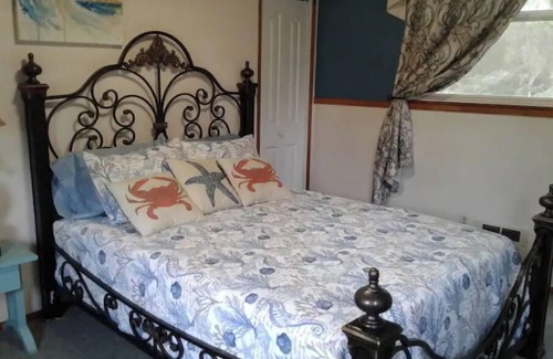Clinton Otro | The Sirens Hideaway a charming Victorian Farmhouse