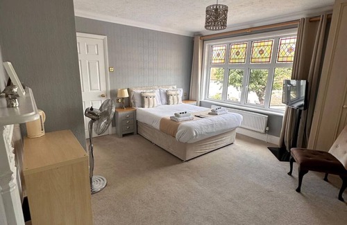 Rochester Hotel | The Six Bells