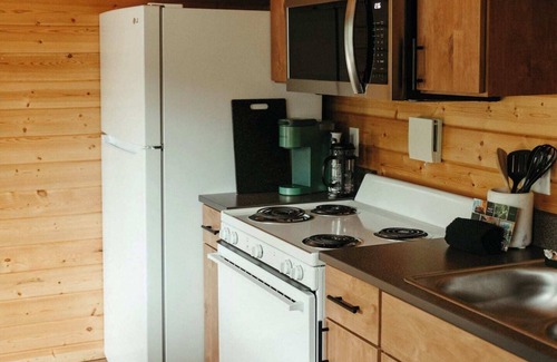 Lakeside Apartamento | The SKI HAUS: A Montana Tiny Cabin Forest Retreat