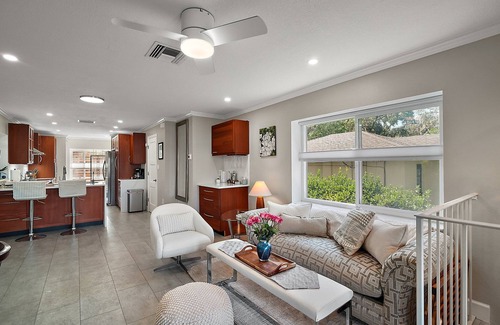 Mount Dora Casa | "The Skinny" on Lake Gertrude! B2G1 night free in July!