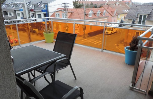 Sarvar Apartamento | El APARTAMENTO SKY TERRACE en la casa Azur, directamente en el baño termal Sarvar