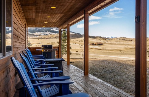 Wineglass Casa | The Skyhawk Lodge - Wonderful home with incredible views on 10 acres!