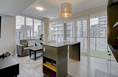 Downtown Toronto Hotel | The skyline Retreat by Instant suites