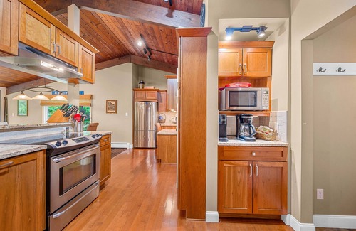 Killington Casa | The Slippery Slope Chalet at Pico: Ski-In/Ski-Out Escape at Pico Mountain & Close to Killington.