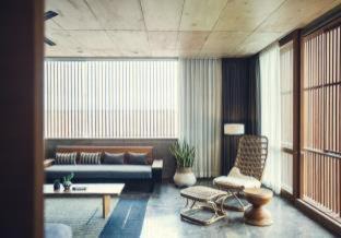 Batu Bolong Hotel | The Slow