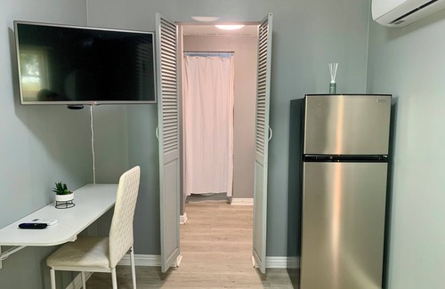 El Centro Apartamento | The Small Sandalwood -"Sandalito"· Private Suite, curated for comfort & privacy.