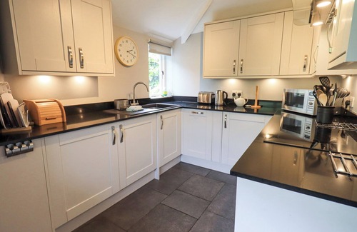 Borrowdale Cabaña | THE SMITHY, family friendly, with open fire in Keswick