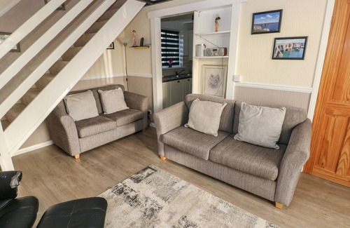 St. Florence Cabaña | THE SMITHY, pet friendly, with pool in St Florence