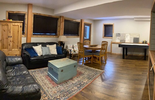 Hemlock Valley Casa | The Snowshoe House - 3 bed 2 bath cabin + hot tub