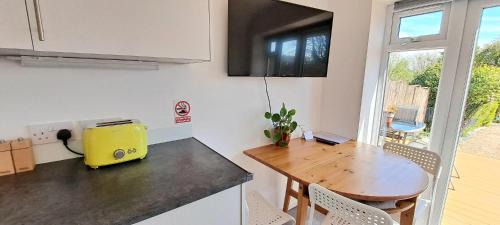 Etchinghill Apartamento | The Snug - for Eurotunnel, North Downs Way & Golfing