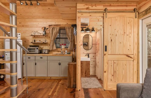 Mentone Casa | The Snug Nest Nestled in Canopy Woods