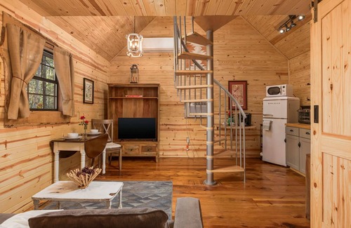 Mentone Casa | The Snug Nest Nestled in Canopy Woods