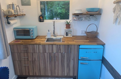 Ingonish Beach Cabina | The Snuggy -NEW! Ocean views -Private - Eco-Lux - King Bed - Adults Only!