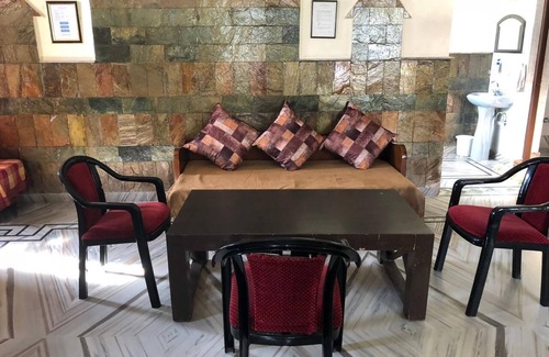 Sidhpur Cabaña | The Sojourn Villa de 3 dormitorios para hasta 8 personas.