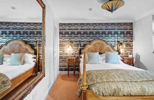 Torquay Casa | The Somerville