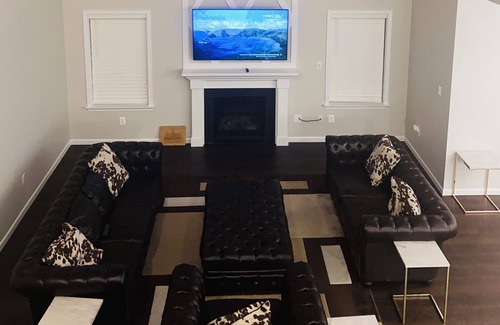 Clover Hill Casa | The Sought After Residence - Mountain View, Perfect For A Pre-Wedding Getaway