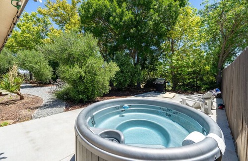 Paso Robles Casa | 2 dormitorios, 2 baños, sofá cama Queen en viñedo cerrado, jacuzzi, cerca del centro