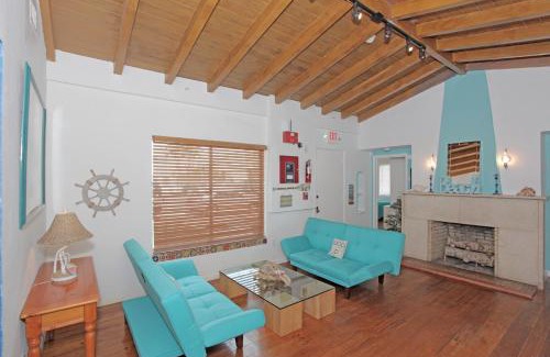 West Avenue Casa | The South Beach Party House - Large Groups - Walk to Everything!