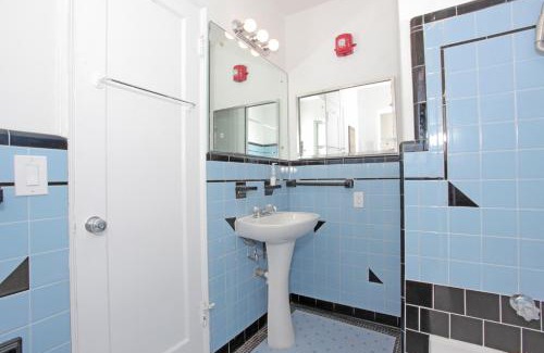 West Avenue Casa | The South Beach Party House - Large Groups - Walk to Everything!