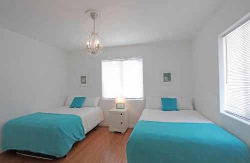 West Avenue Casa | The South Beach Party House - Large Groups - Walk to Everything!