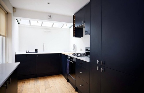 South Kensington Cabaña | The South Kensington Wonder - Trendy 3bdr House With Garden