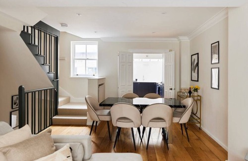 South Kensington Cabaña | The South Kensington Wonder - Trendy 3bdr House With Garden