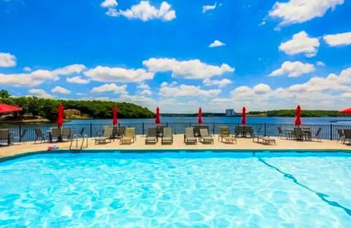 Village of Four Seasons Apartamento | The Southwood Splash