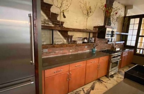 Central Northside Apartamento | "The Spa Room" Renovated Flashlight Factory