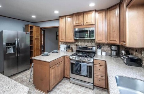 Minnetonka Casa | The Spacious Minnetonka 5BR Retreat Cable Lux Life