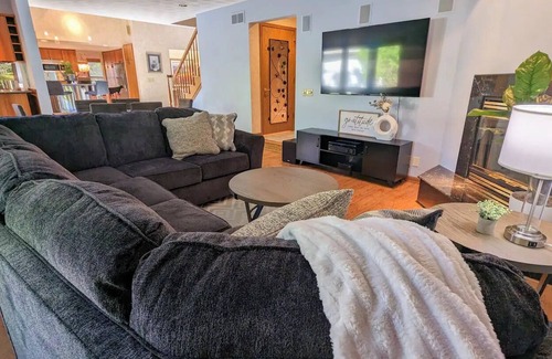 Janesville Casa | The Spacious Retreat