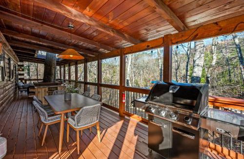 Gatlinburg - Pigeon Forge Casa | The Sparrow - 6BR Cabin - Heated Pool, Hot Tub & Theater