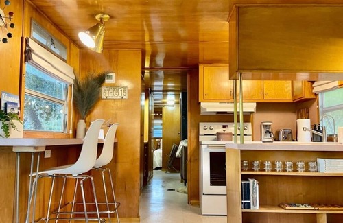 Arroyo Grande Apartamento | The Spartan is a fun 1950's vintage trailer under oak trees overlooking a 1 acre organic farm!