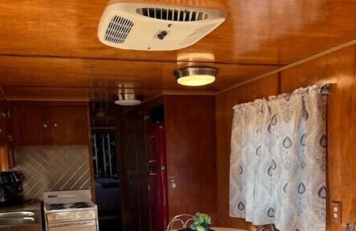 Tellico Plains Cabaña | The Spartan Village - A Retro Trailer Coach Resort 1954 Royal Mansion #5