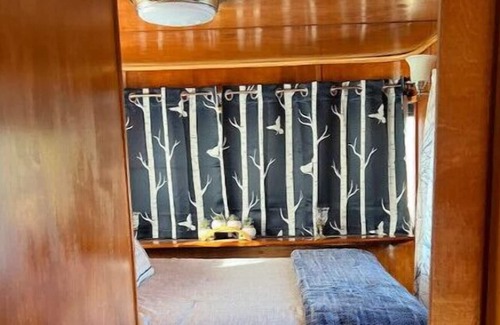 Tellico Plains Cabaña | The Spartan Village - A Retro Trailer Coach Resort 1954 Royal Mansion #5