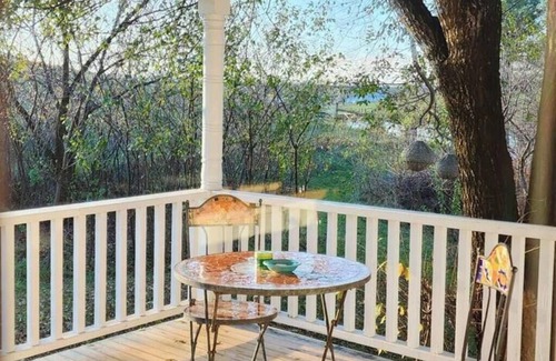 Singers Glen Casa | The spring house at Thistle Hollow