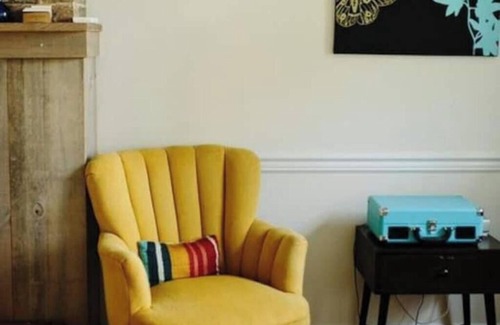Singers Glen Casa | The spring house at Thistle Hollow